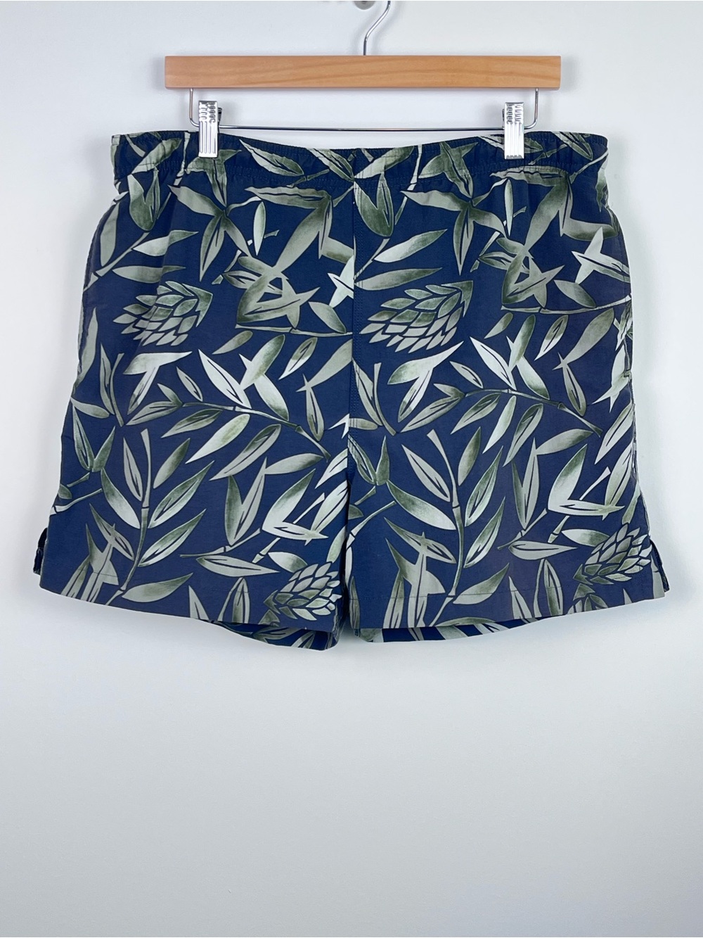 Tommy Bahama Men's Bungalow Brand Mesh Lined Floral Swim Trunks Size S; Beach
